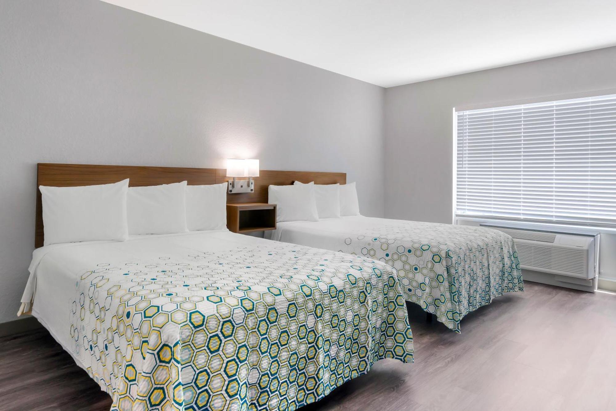 Hometowne Studios By Red Roof Tampa - Airport West Chase Bagian luar foto