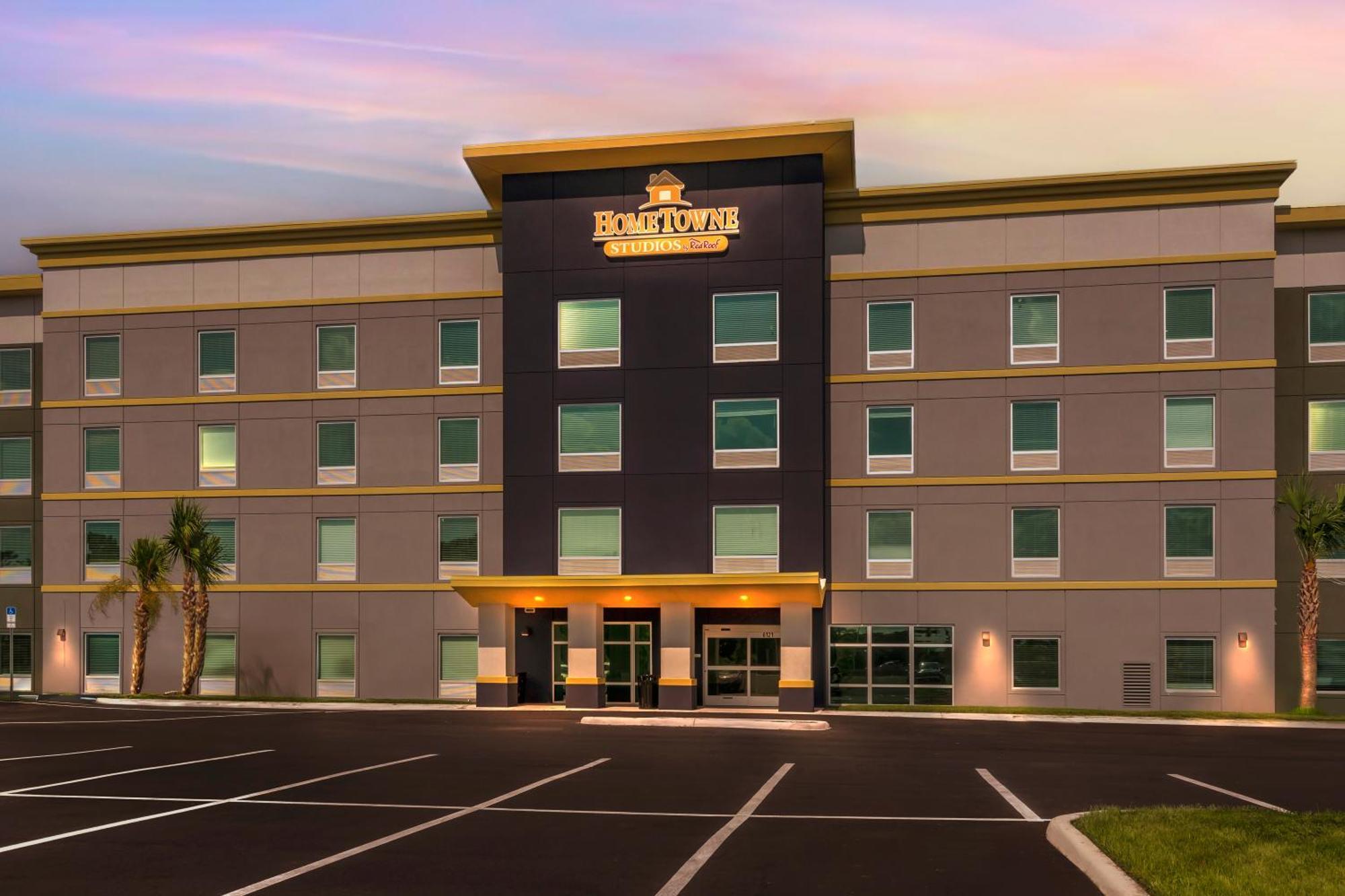 Hometowne Studios By Red Roof Tampa - Airport West Chase Bagian luar foto
