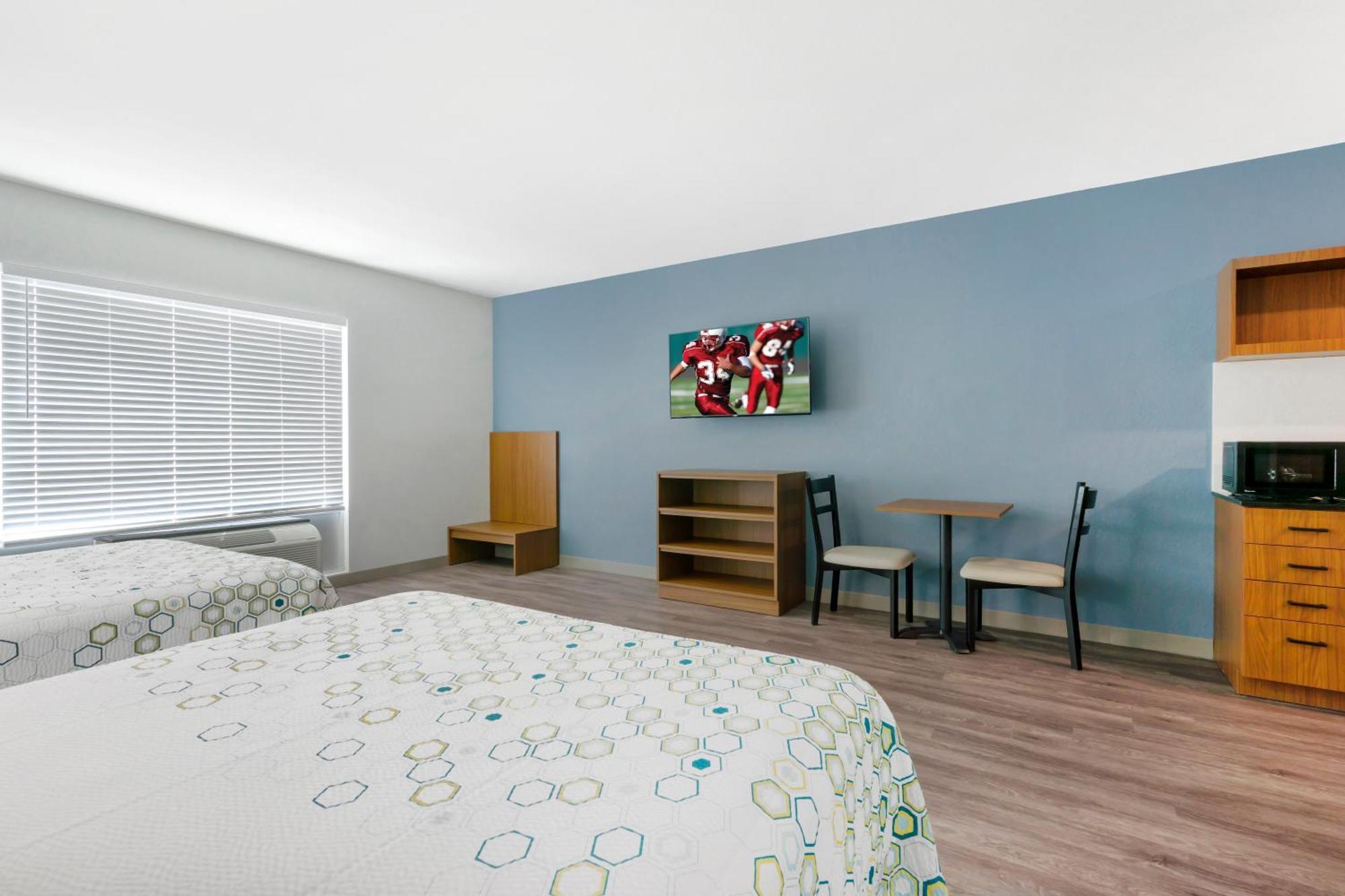 Hometowne Studios By Red Roof Tampa - Airport West Chase Bagian luar foto