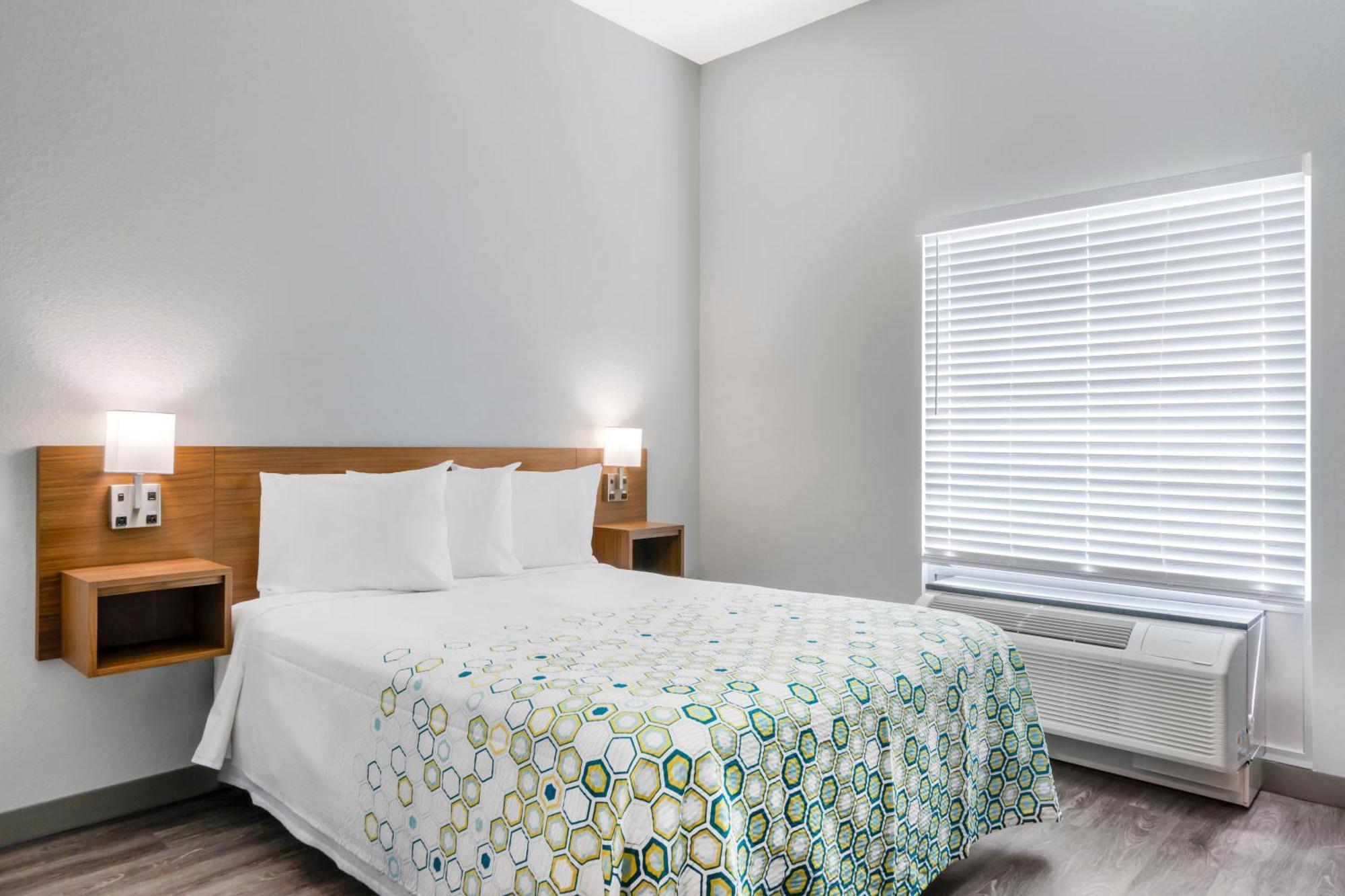 Hometowne Studios By Red Roof Tampa - Airport West Chase Bagian luar foto
