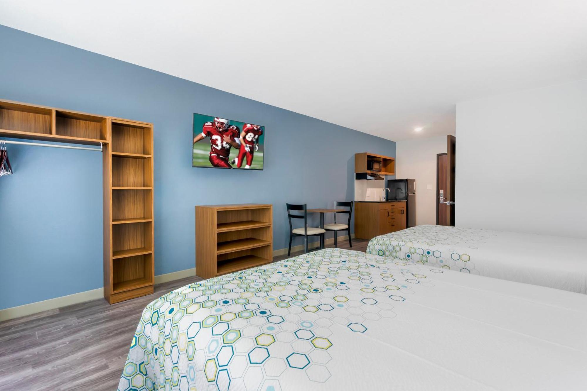 Hometowne Studios By Red Roof Tampa - Airport West Chase Bagian luar foto