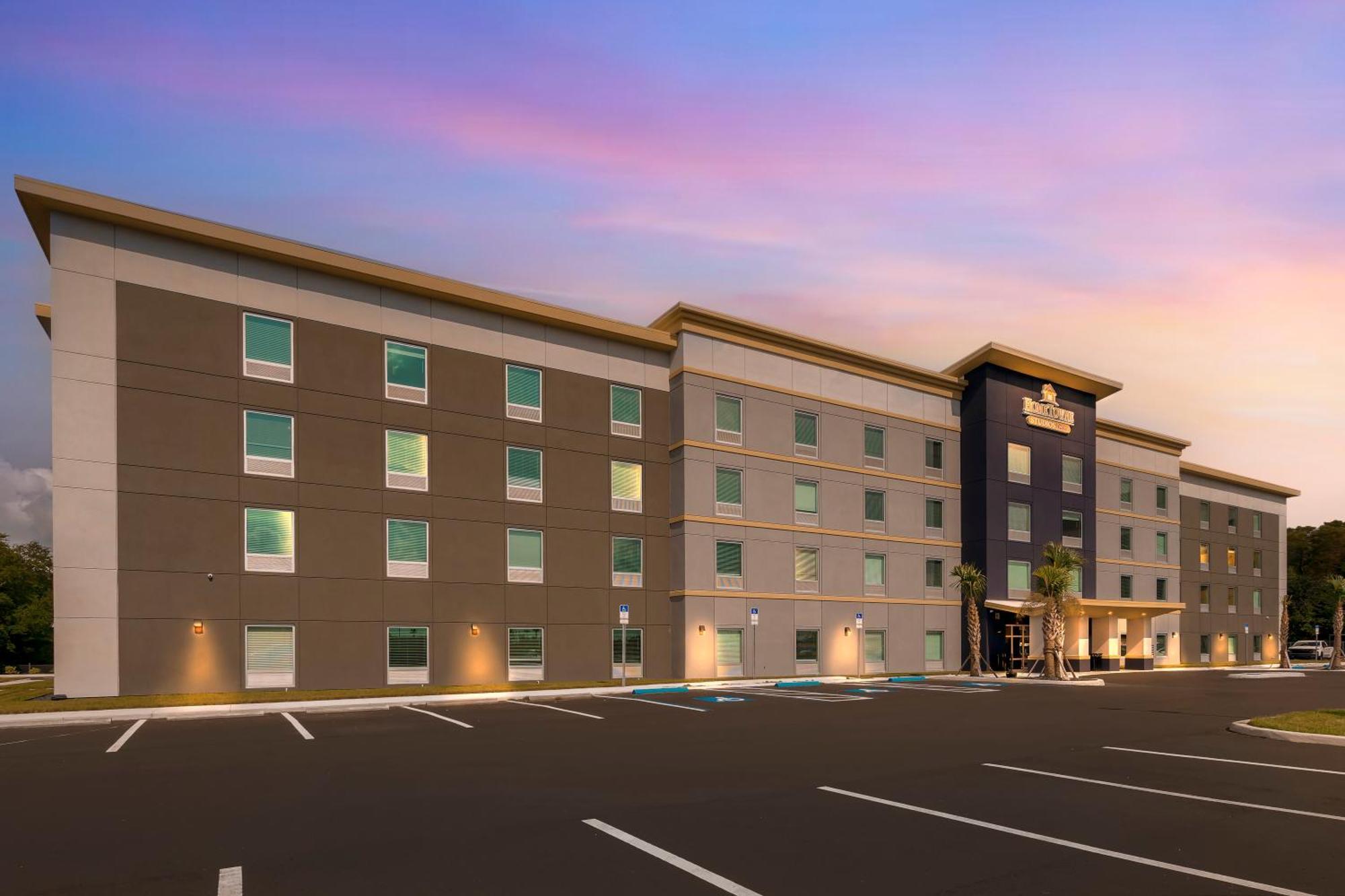 Hometowne Studios By Red Roof Tampa - Airport West Chase Bagian luar foto
