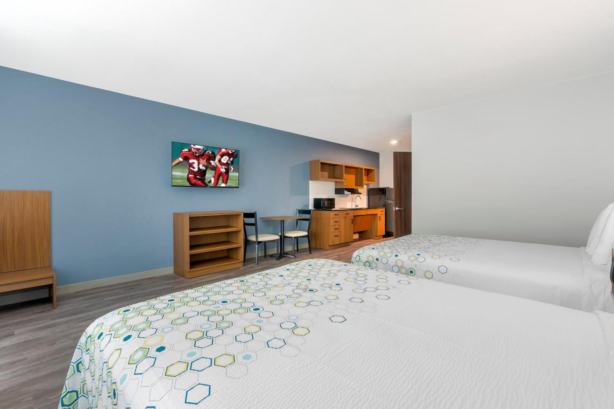 Hometowne Studios By Red Roof Tampa - Airport West Chase Bagian luar foto